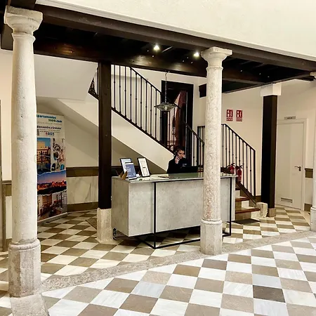 Apartamentos Puerta Elvira Suites 3000-3