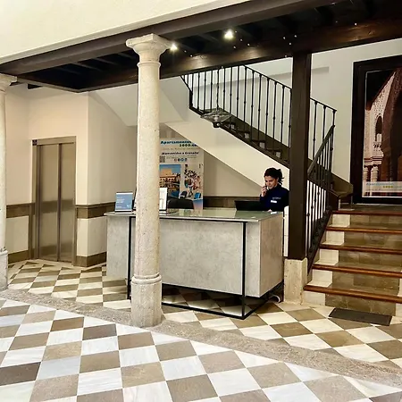 Apartamentos Puerta Elvira Suites 3000-2